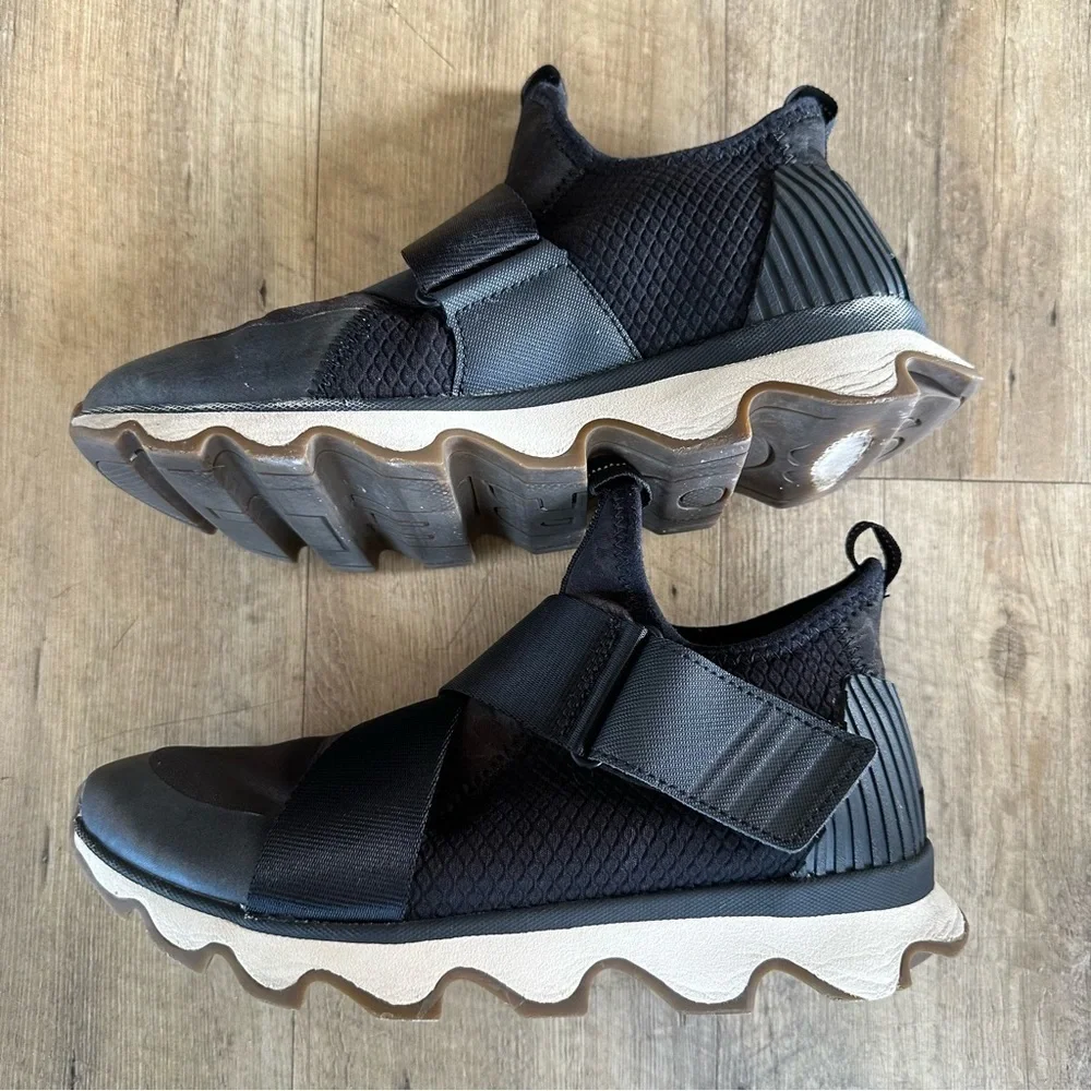 Sorel Kinetic Sneaker Black Velcro Straps
